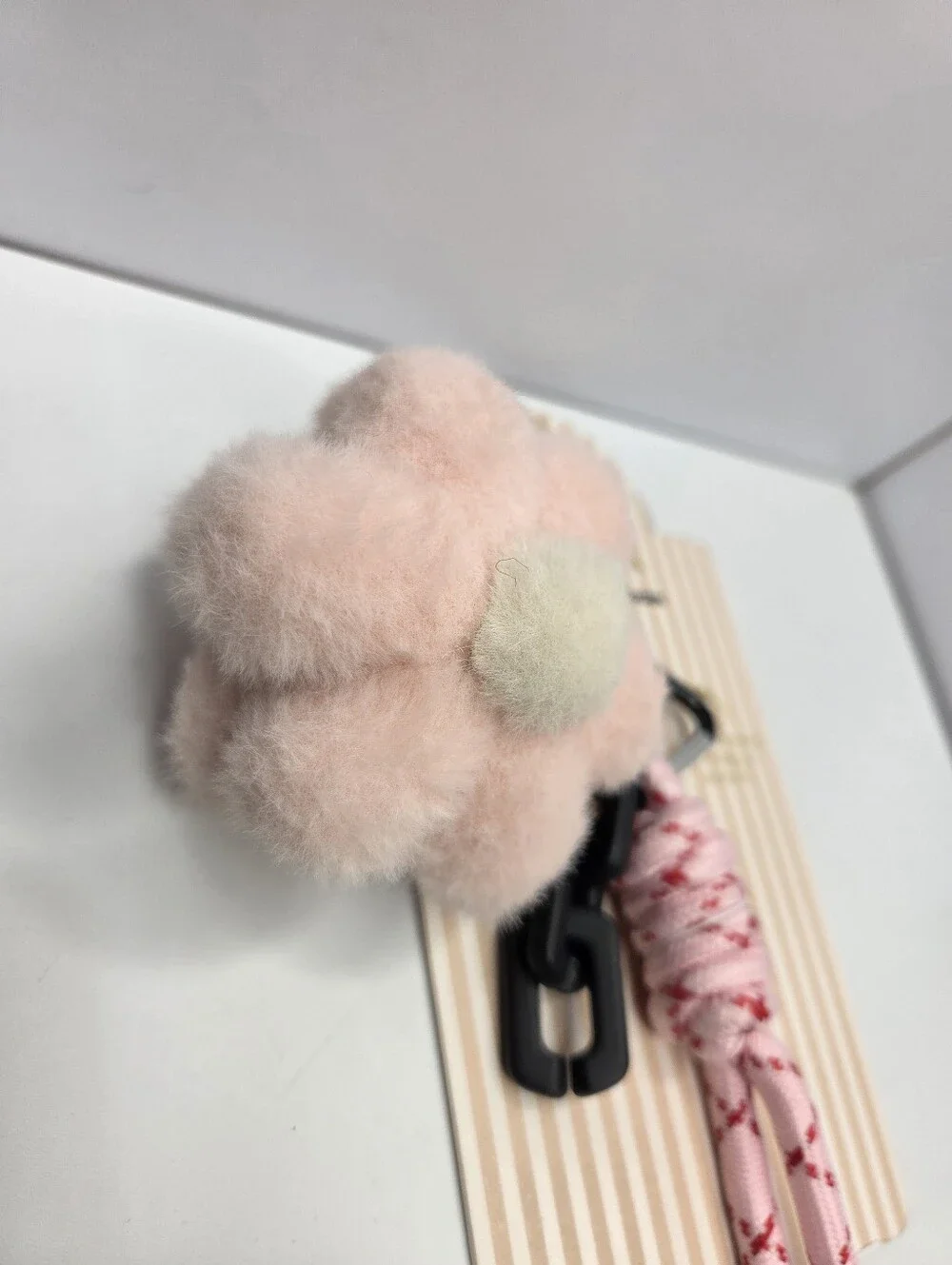 💕▪️Piper K ▪️Plush Pink Uk Exclusive  Flower Pom-Pom Keychain with Tassle